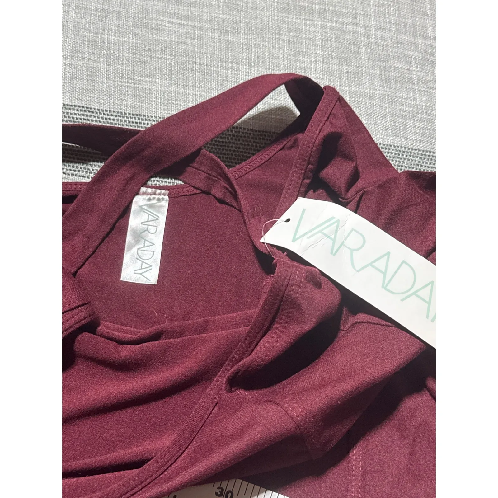 jazzerzise ARADAY Long Sleeve Athletic Top Maroon V Neck Shirt Womens small - Image 4