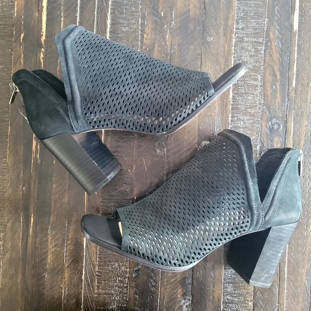 NEW Vince Camuto Katnina Perforated Nubuck Open Toe Ankle Bootie Women's Size 9 - Image 4