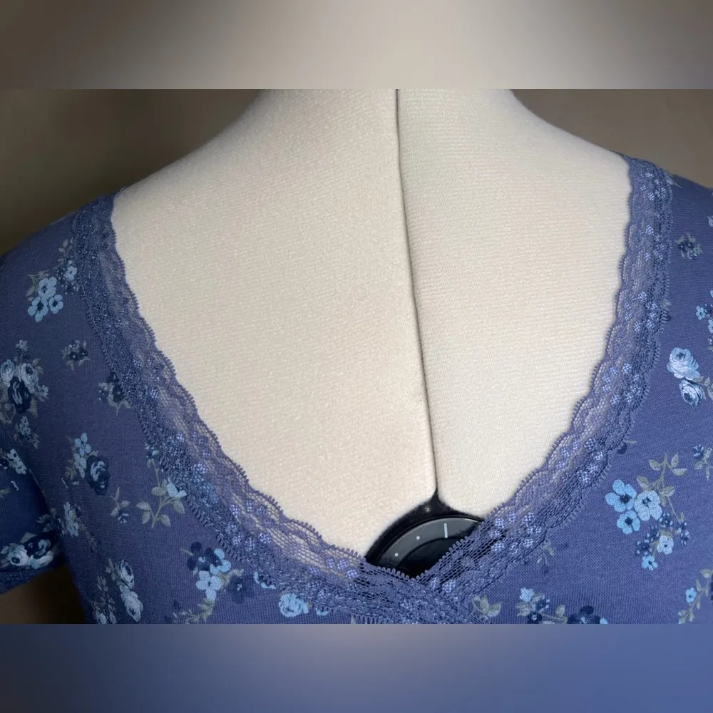 Cut & Paste Womens Blue Short Sleeve V - Image 12