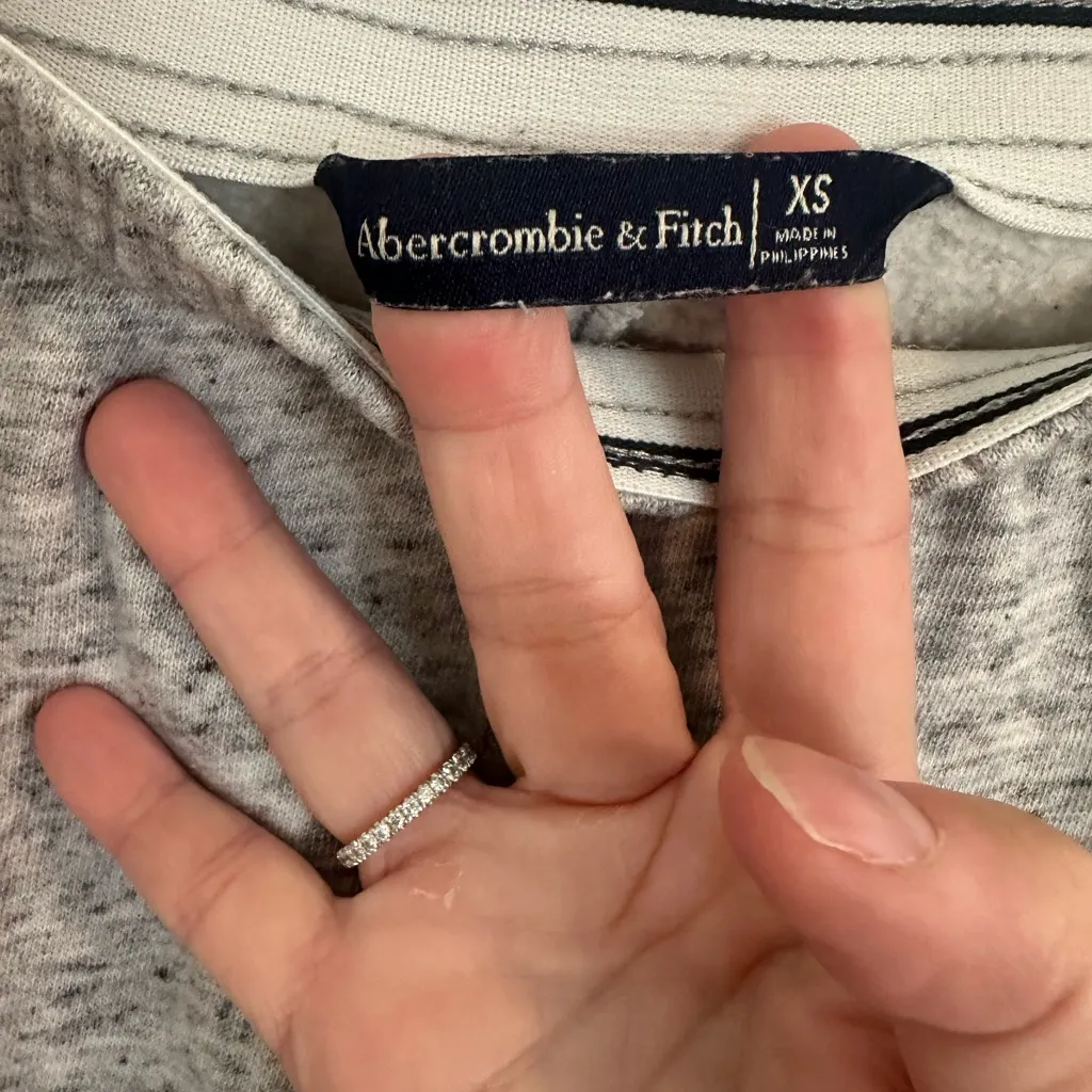 Abercrombie & Fitch Athletic Shorts in Gray with Red Stripes logo Y2K retro XS - Image 3