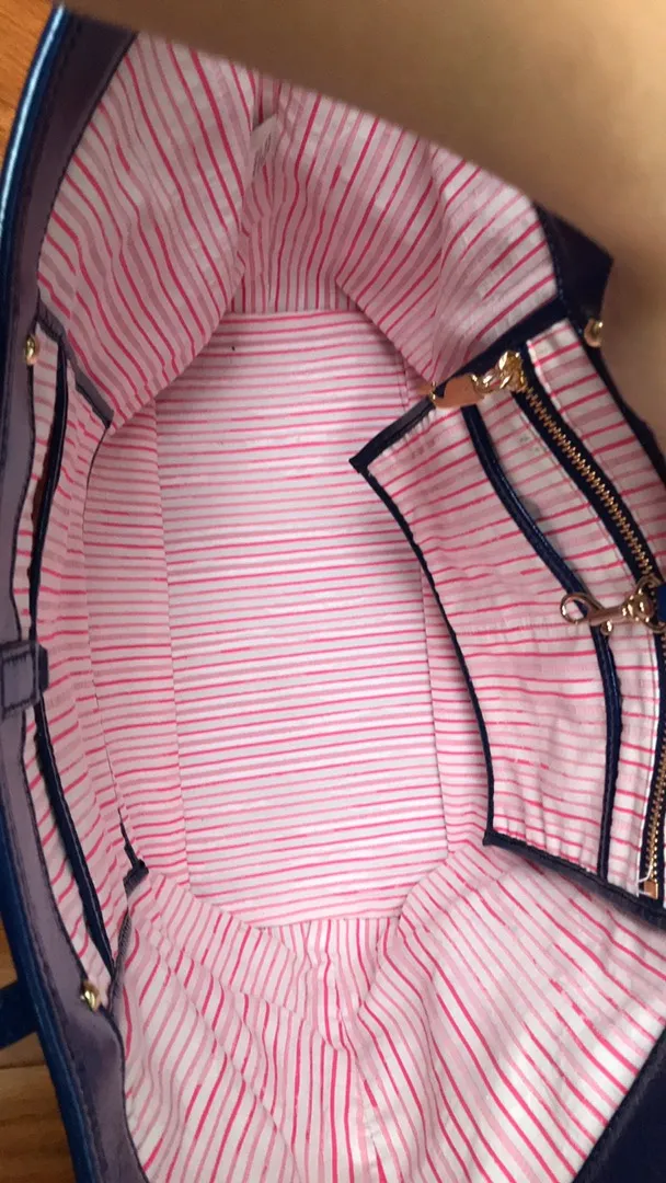 Vineyard Vines Purse - Image 7