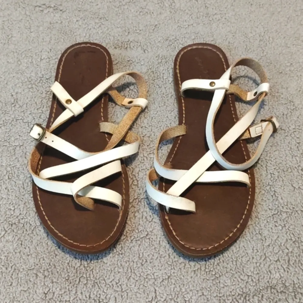 Universal Thread White Water Crisscross Sandals Size 7.5 EUC #3065 - Image 2