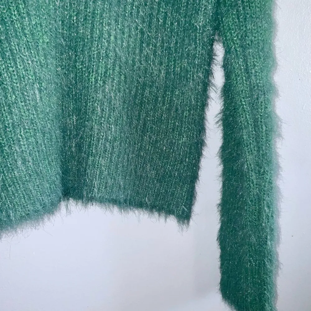 J.O.A. Emerald Green Deep V-Neck Sweater Cozy Fuzzy Casual Cropped Medium - Image 5