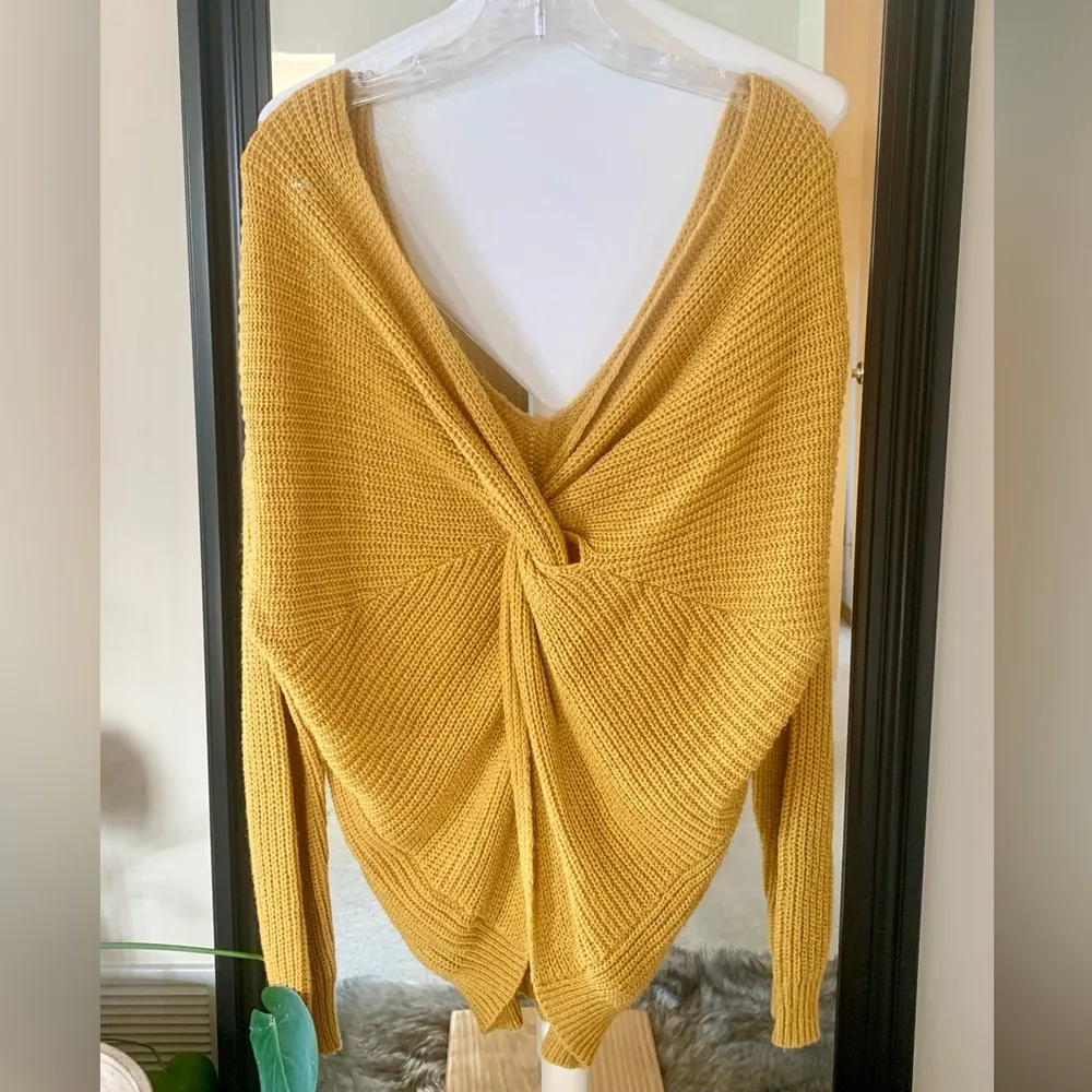Alya Gold Tone Knot Back Sweater - Image 3