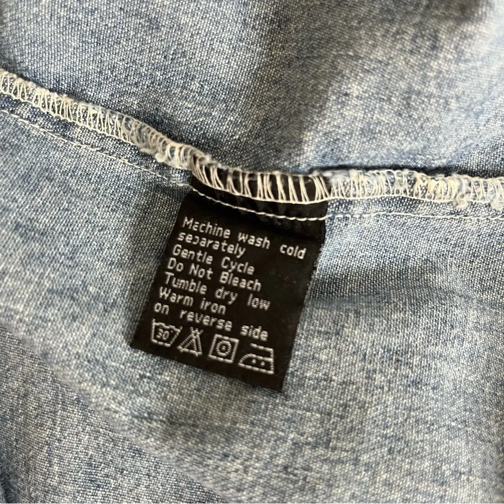 WARNER BROS Looney Tunes Tweety Jean Shirt Blue Denim Embroidered Size Medium - Image 7