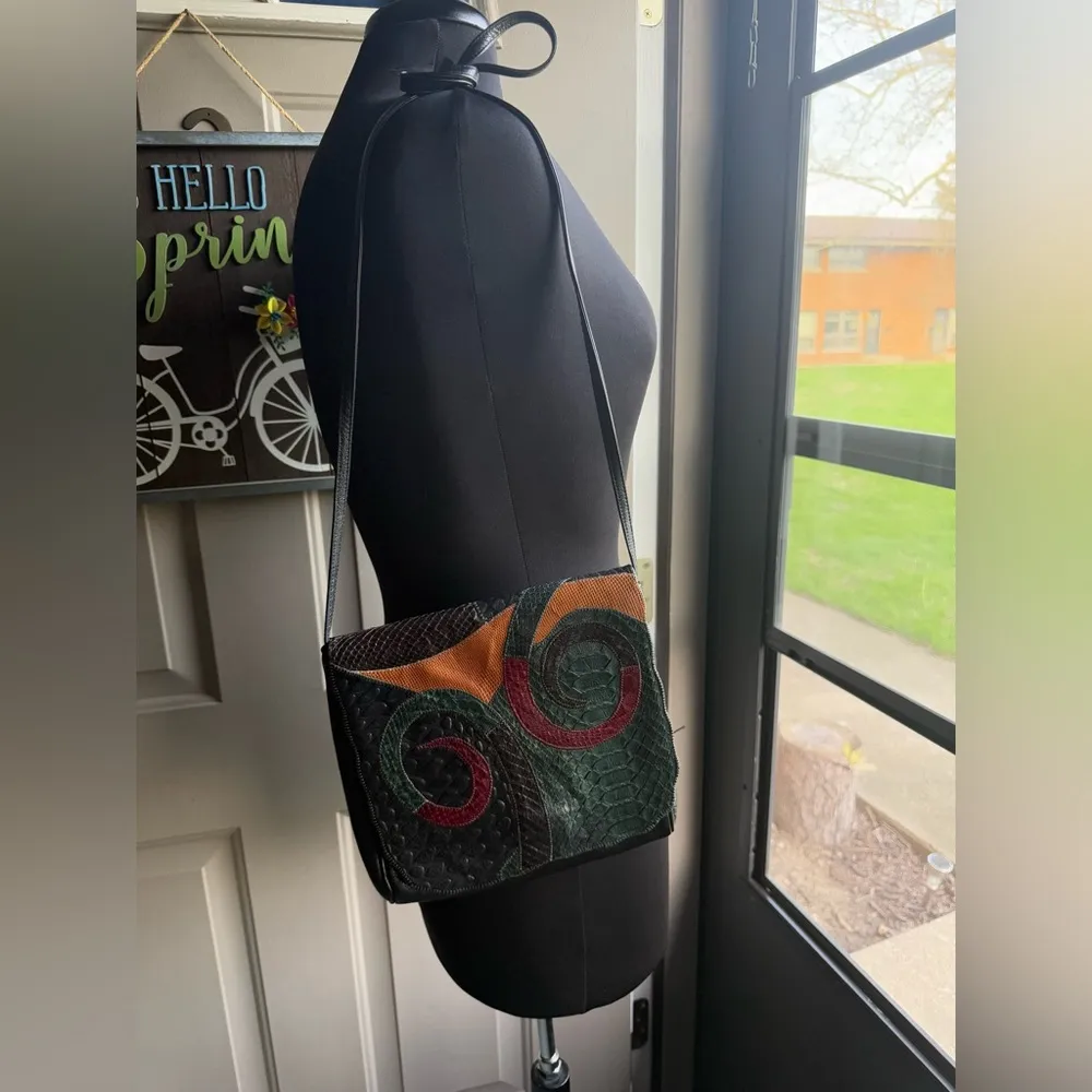 Vintage Carlos Falchi snakeskin leather abstract fold over shoulder purse - Image 12