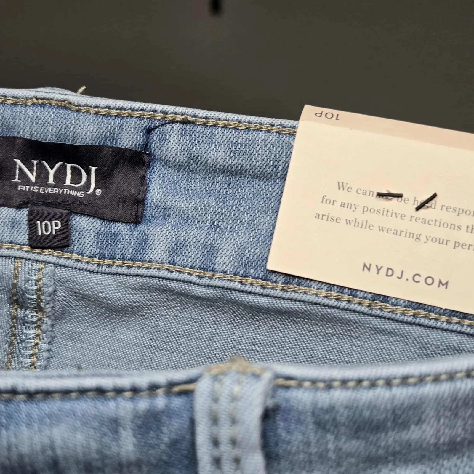 NYDJ Ella Short with Sideseam Slits in Poetry Size 10P Lift Lock Techonology - Image 4