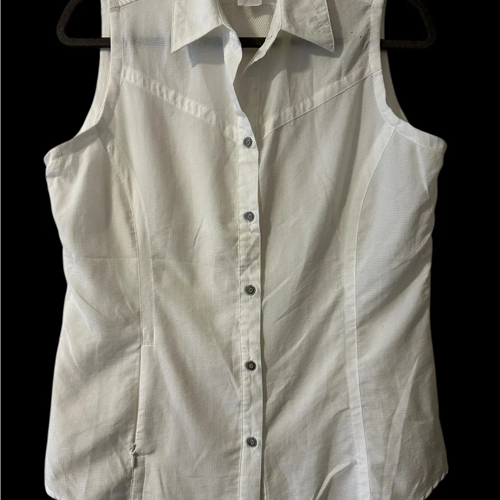 NorthFace women's size medium sleeveless hiking shirt - Image 3