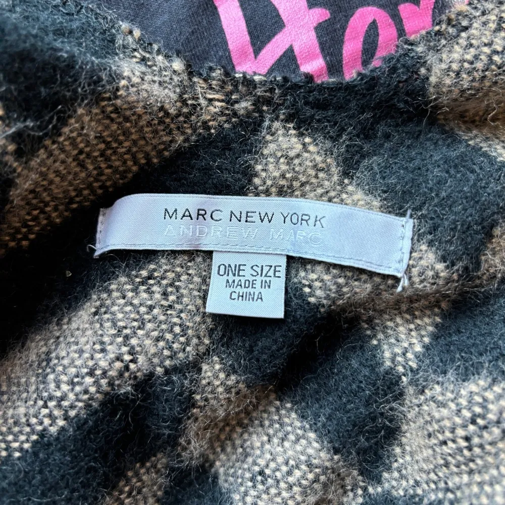 Black and Tan Chevron Fringe Gold Embellished Wrap - Image 6