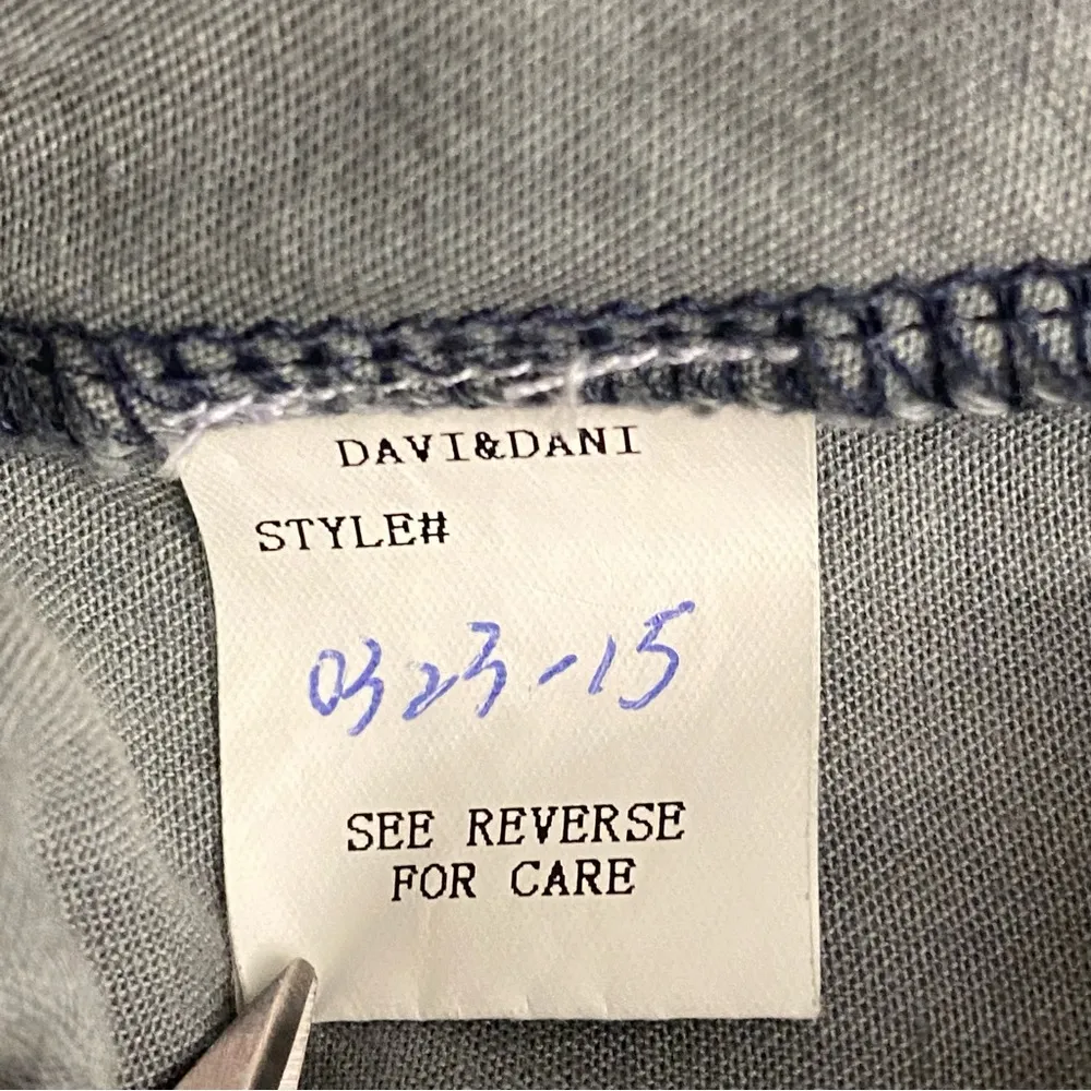 Davi & Dani Chambray Blue Gray Ombré Button Up Top Size Large - Image 6