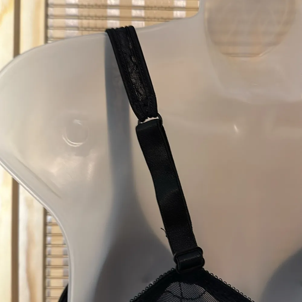 Black Satin and Mesh Jacquard Print Underwire Bra Brand Unknown See Measurements Size undefined - Image 9