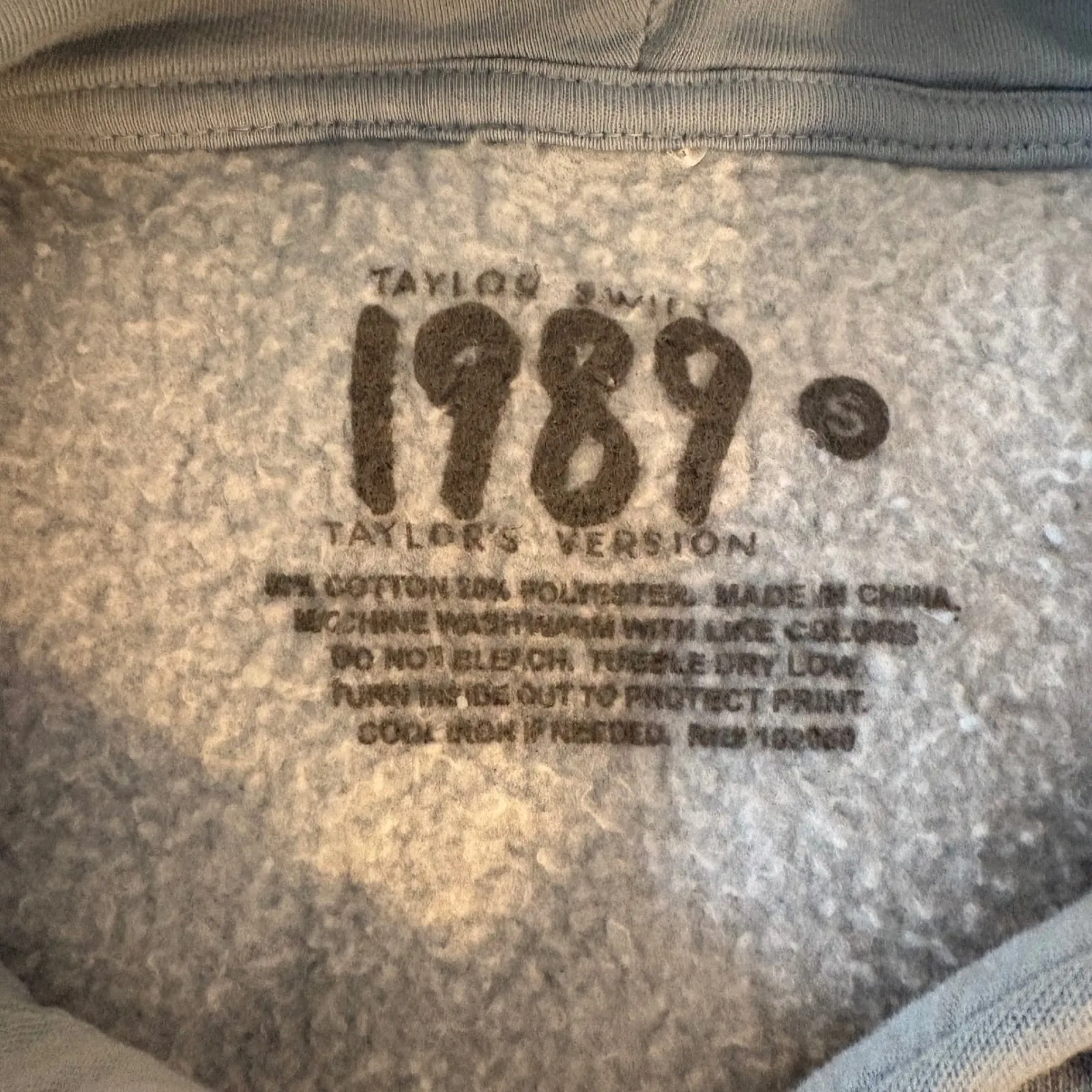 Taylor Swift 1989 Hoodie Pullover Graphic Print Sweatshirt Album Art. Size Small - Image 9