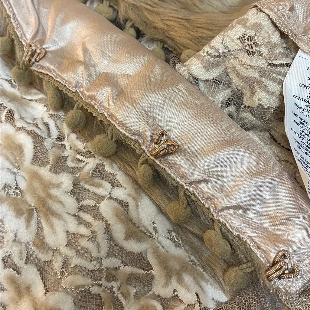 Altar’d state Lace and Faux Fur Vest Y2K size small - Image 9