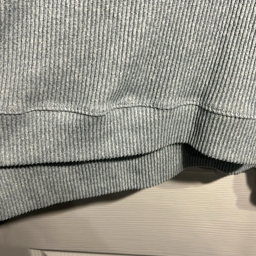 NEW YORK LAUNDRY Women's Light Blue Long Sleeve V-neck Sweater - Size 1x - Image 6