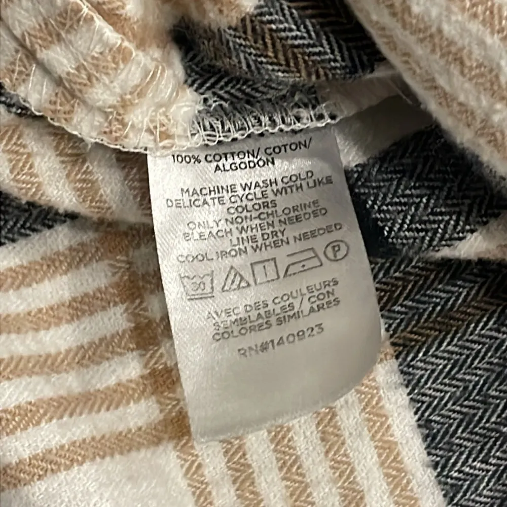 LOFT Black and Tan Plaid Flannel Button Down - Size XS - Image 7