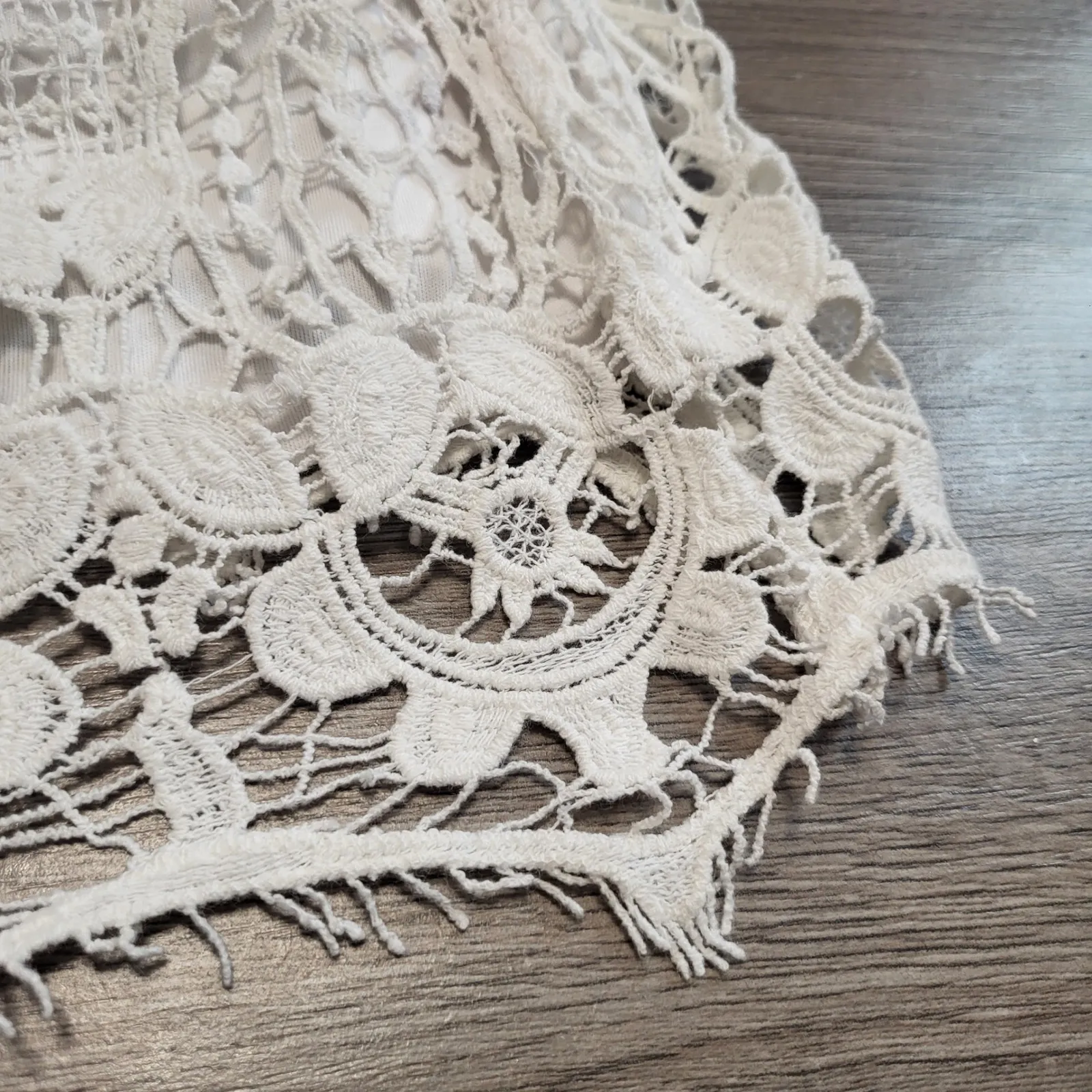 Boston Proper White Lace Beaded Off Shoulder Top Women's XXS Boho Festival - Image 3