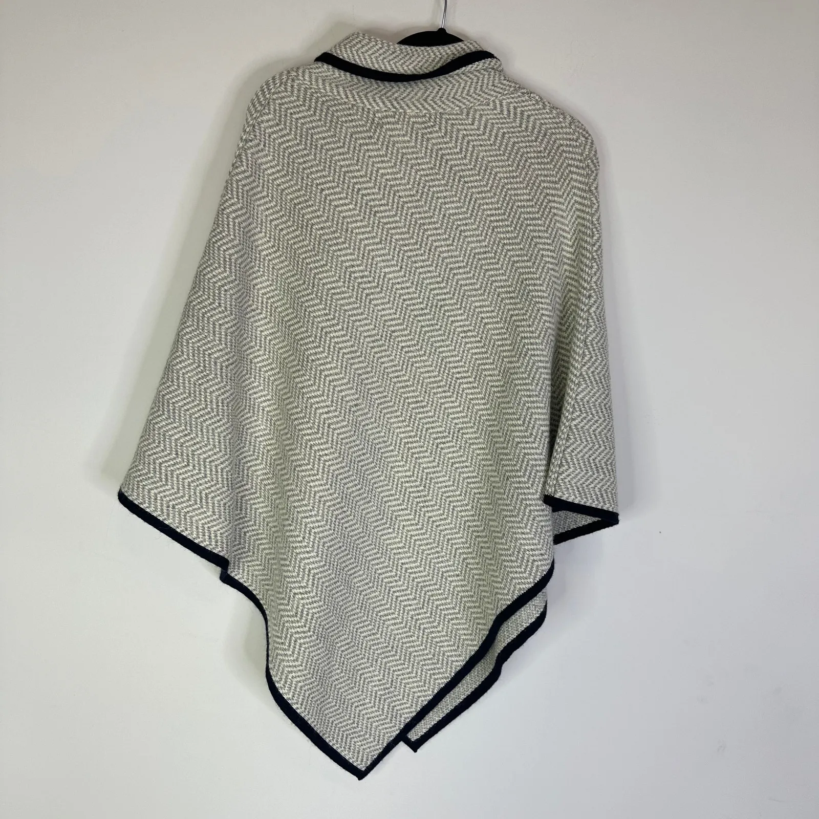 Saol Herringbone Cape Size L/XL - Image 6