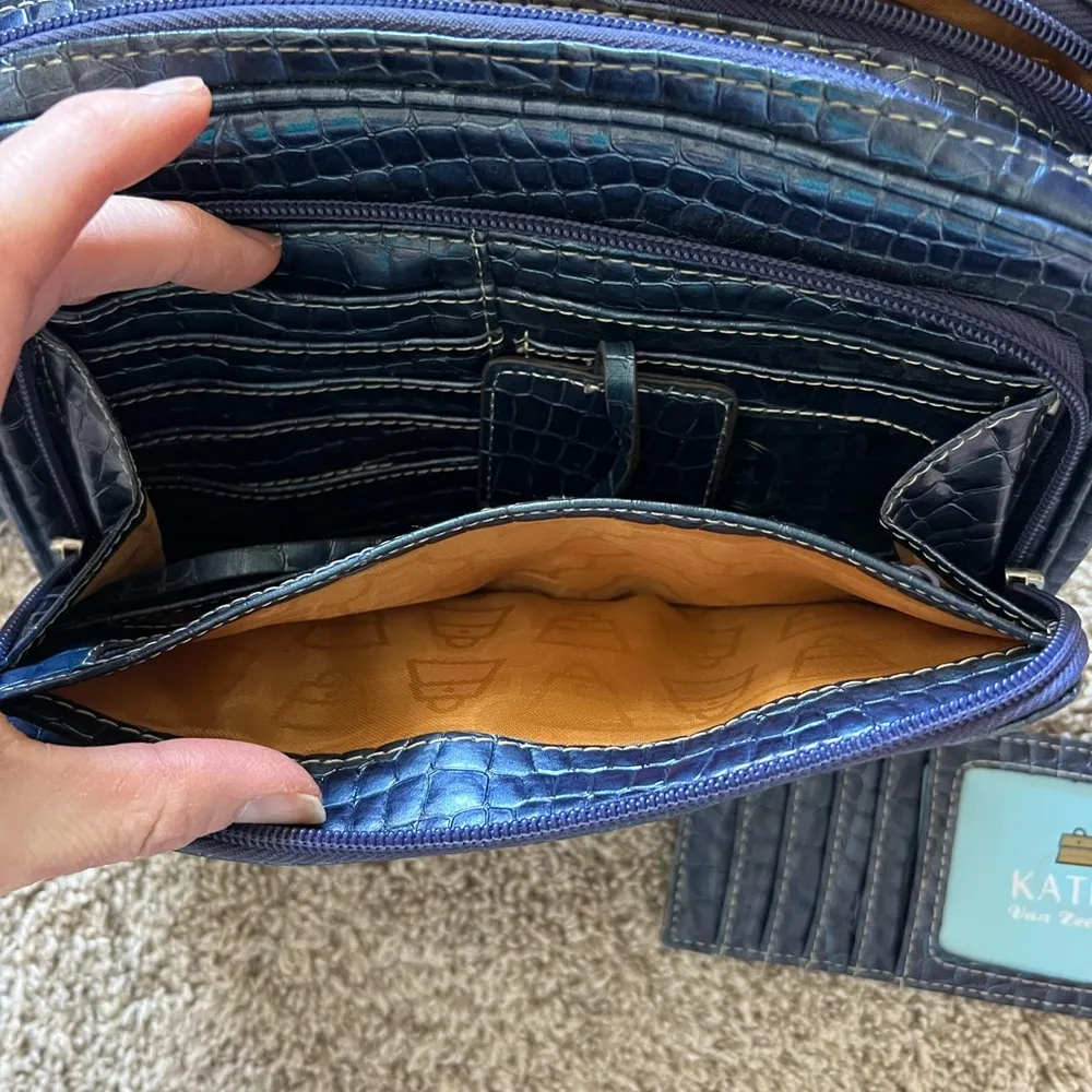 Kathy Van Zeeland Blue faux Pat.Croc Embossed Organizer Crossbody Bag purse - Image 4
