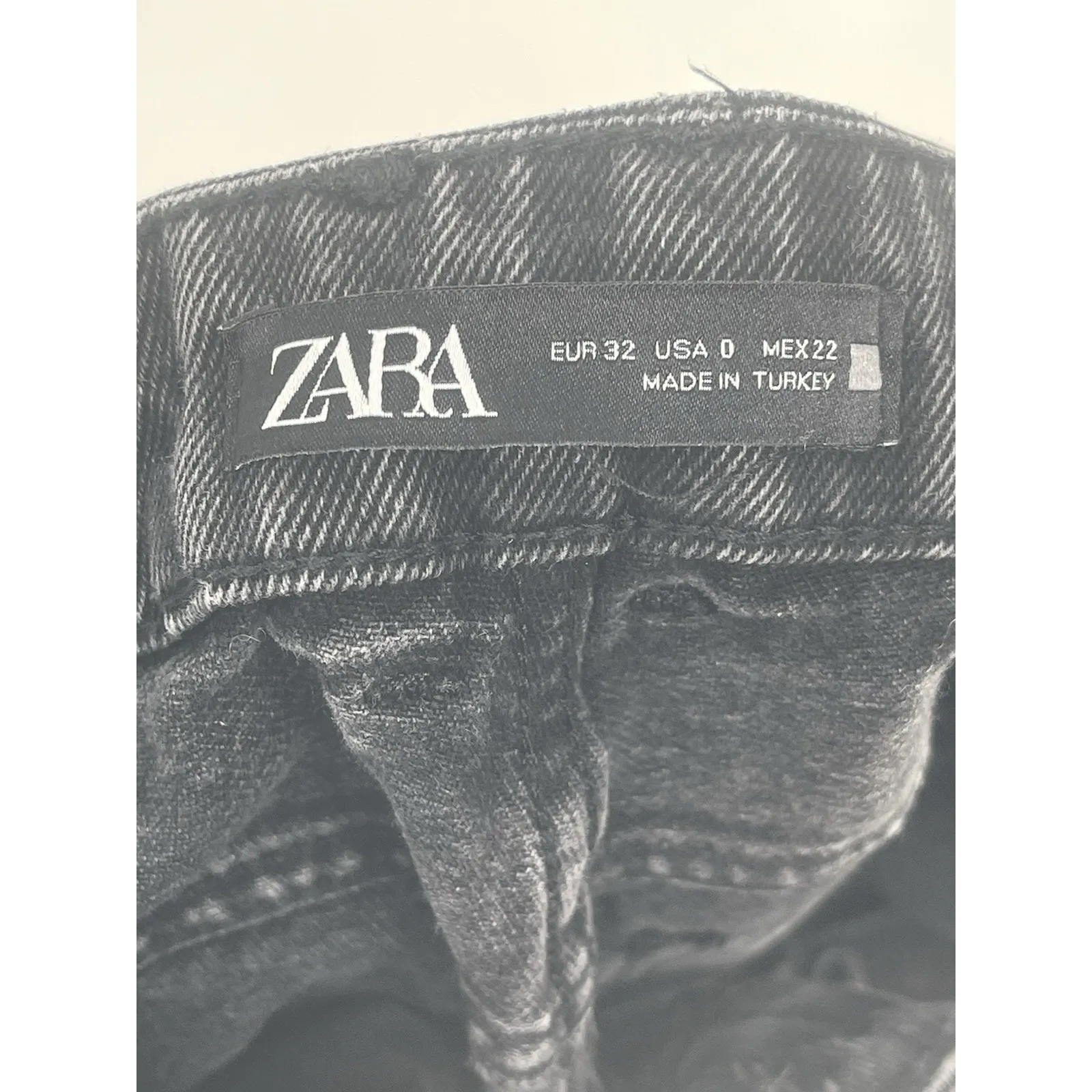 Zara  Mom‎ Jeans Size 0 Black Faded High Rise Tapered Barrel Leg Pleated Q0004 - Image 2