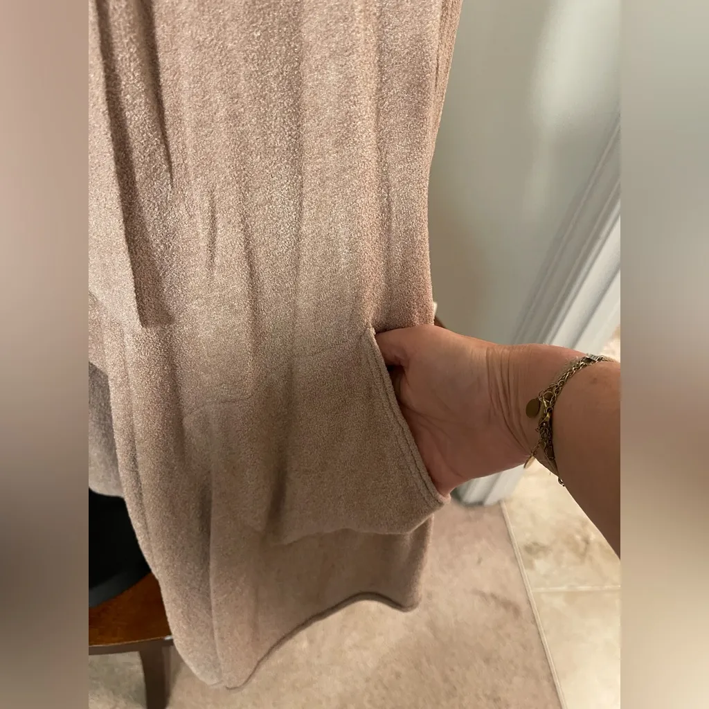Barefoot Dreams Cozy Chic Ultra Lite Hi/Lo Draped Cardigan Taupe Lounge - Image 9