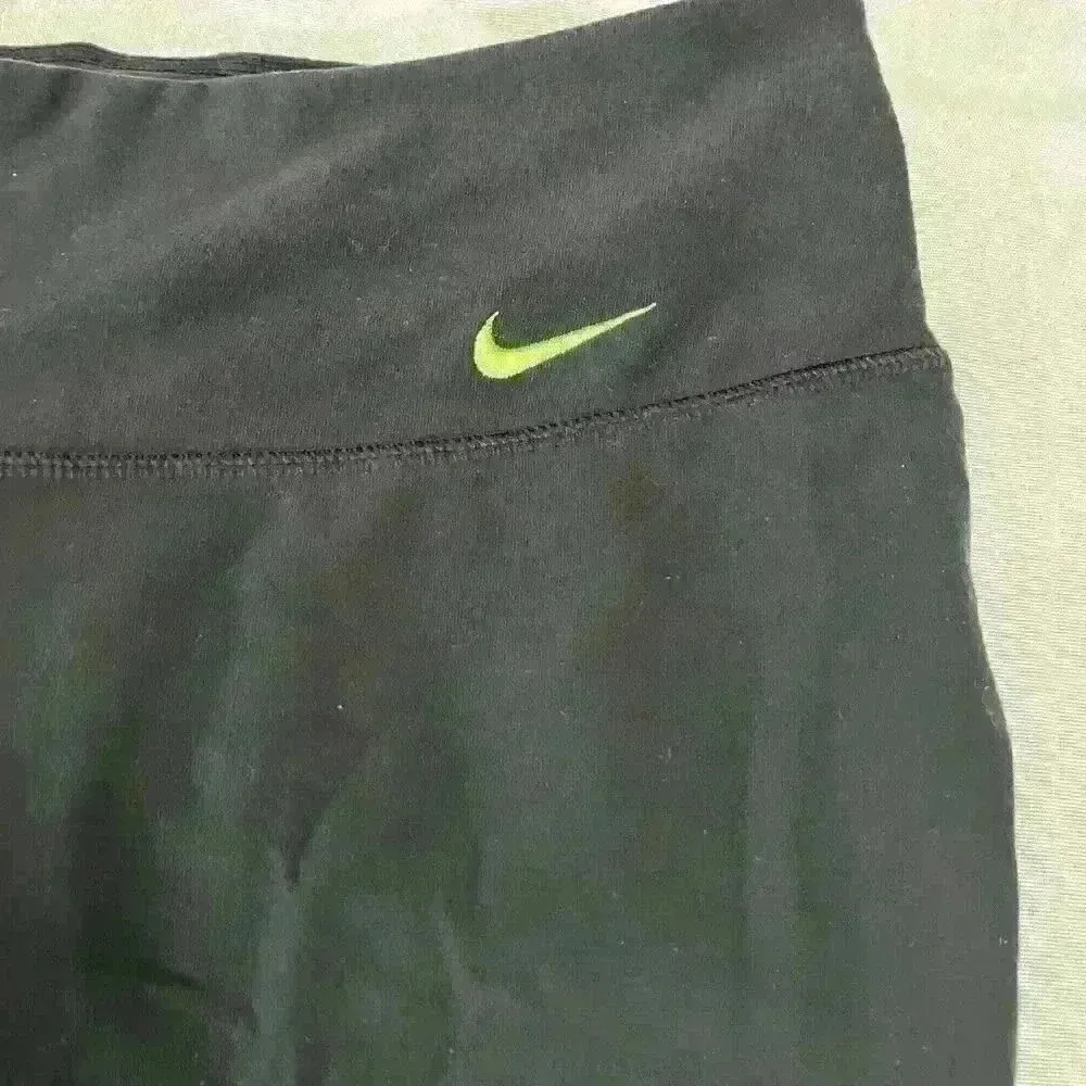 COPY - Women’s Black Dri Fit Nike Capris Leggings Size Medium - Image 3