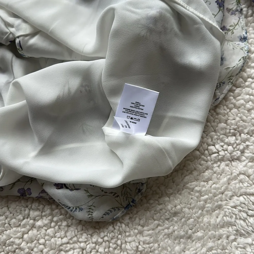 Express Floral Puff Sleeve Top - White and Purple Size S New NWT - Image 4