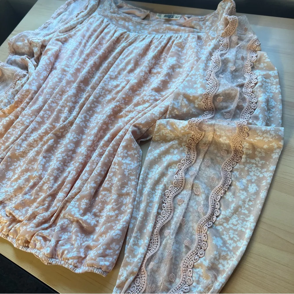 Gimmicks by BKE bohemian Pink Ruffled Flutter Sleeve Blouse sz XL crochet - Image 6