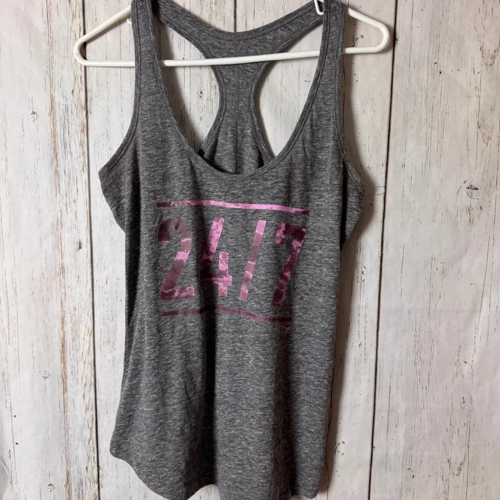 Old Navy Athletic Sporty Workout 24/7 Lightweight Graphic Racerback Tank Sz S - Image 3