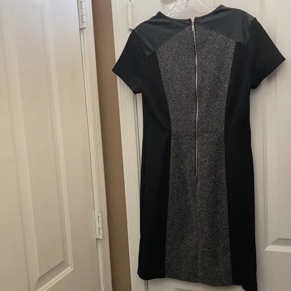 FINAL MARKDOWN Liz Claiborne sheath style dress medium - Image 6