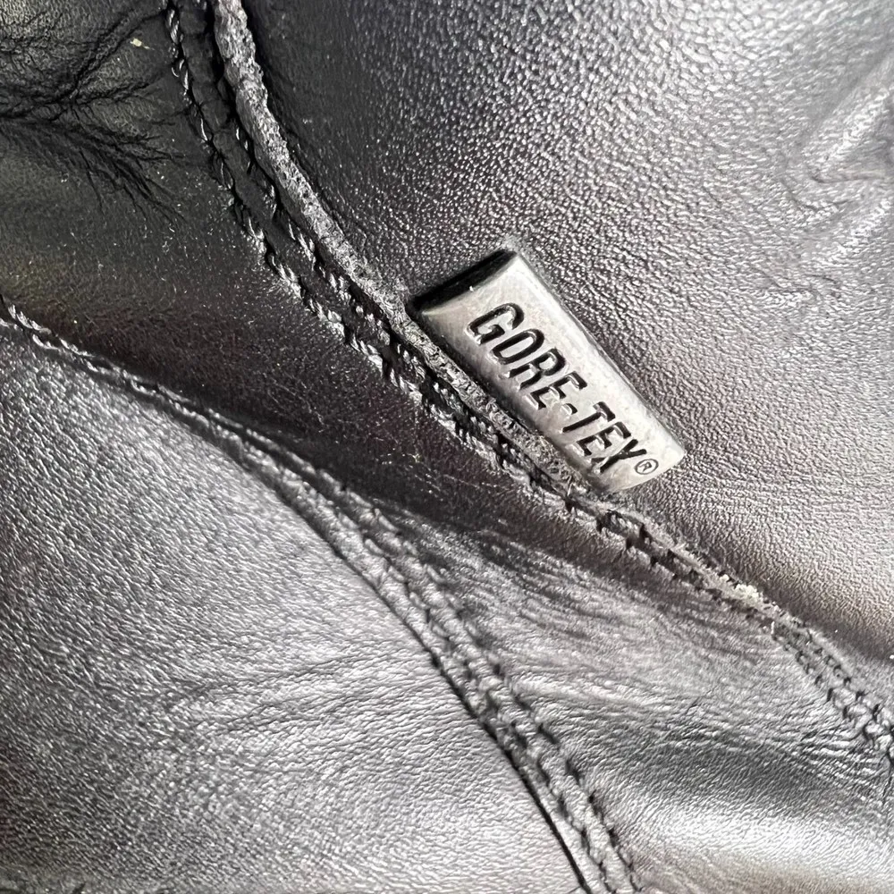 Ecco Gore-Tex 5 Eyelet Latex Sole Outdoor Black Leather Boots Women's Size 6 - Image 4