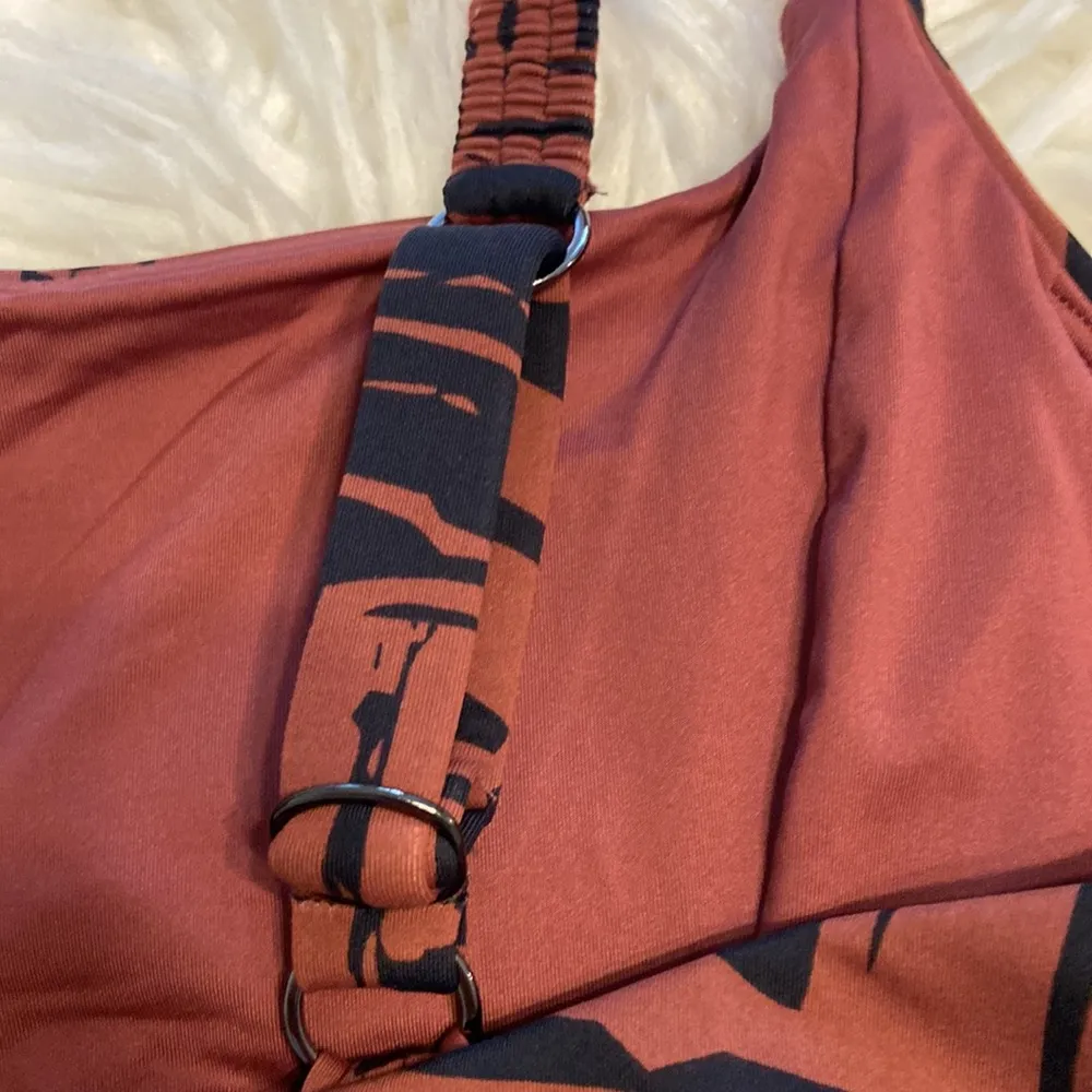 Athleta Sculpted Sienna Swimsuit size L excellent condition - Image 8
