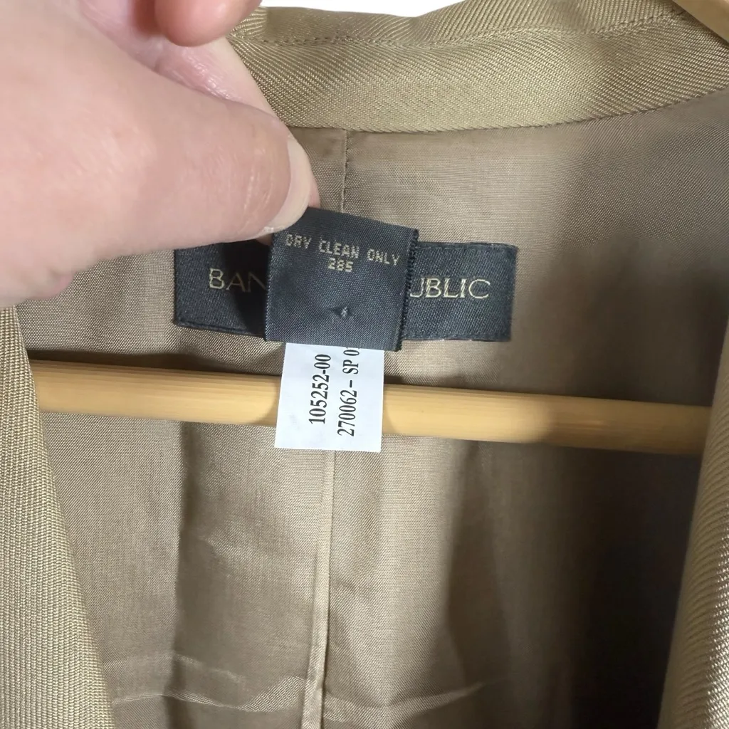VINTAGE Banana Republic 100% Silk Button Blazer in Beige Size 14 - Image 8