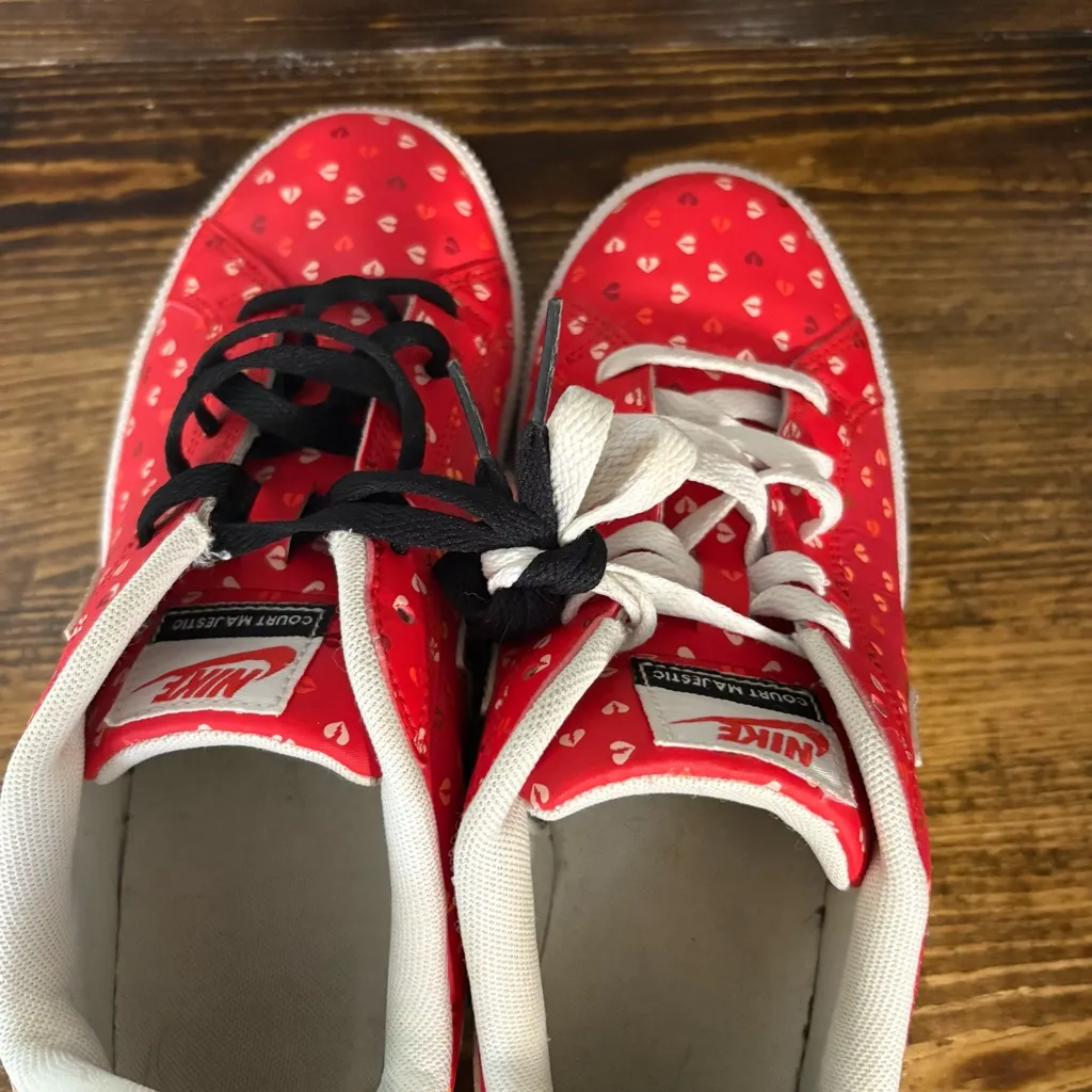 Nike‎ Red Heart Print Sneakers Size 6.5 - Image 3