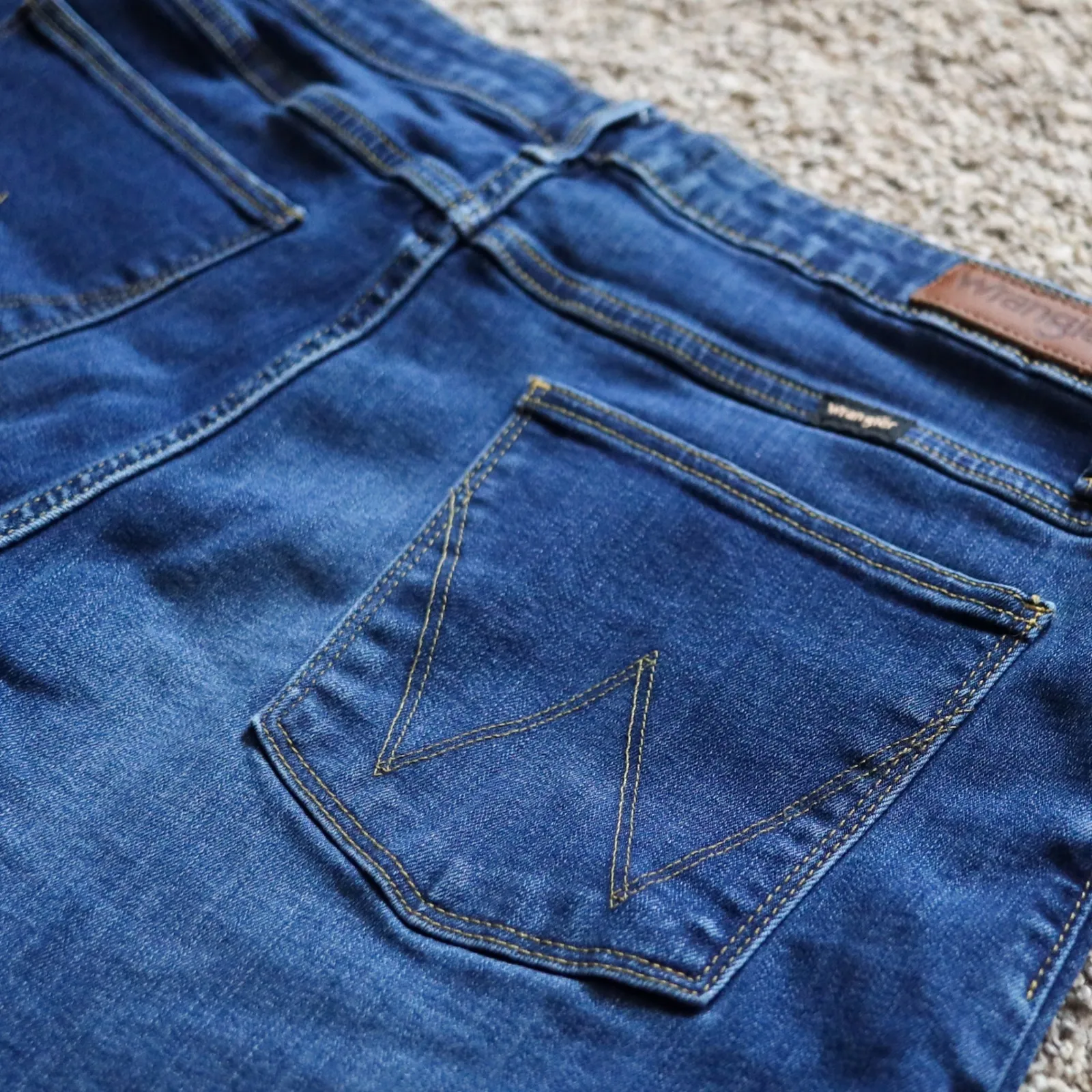 Wrangler Denim Shorts Frayed Hem Dark Wash‎ Casual Summer Size 34 - Image 3