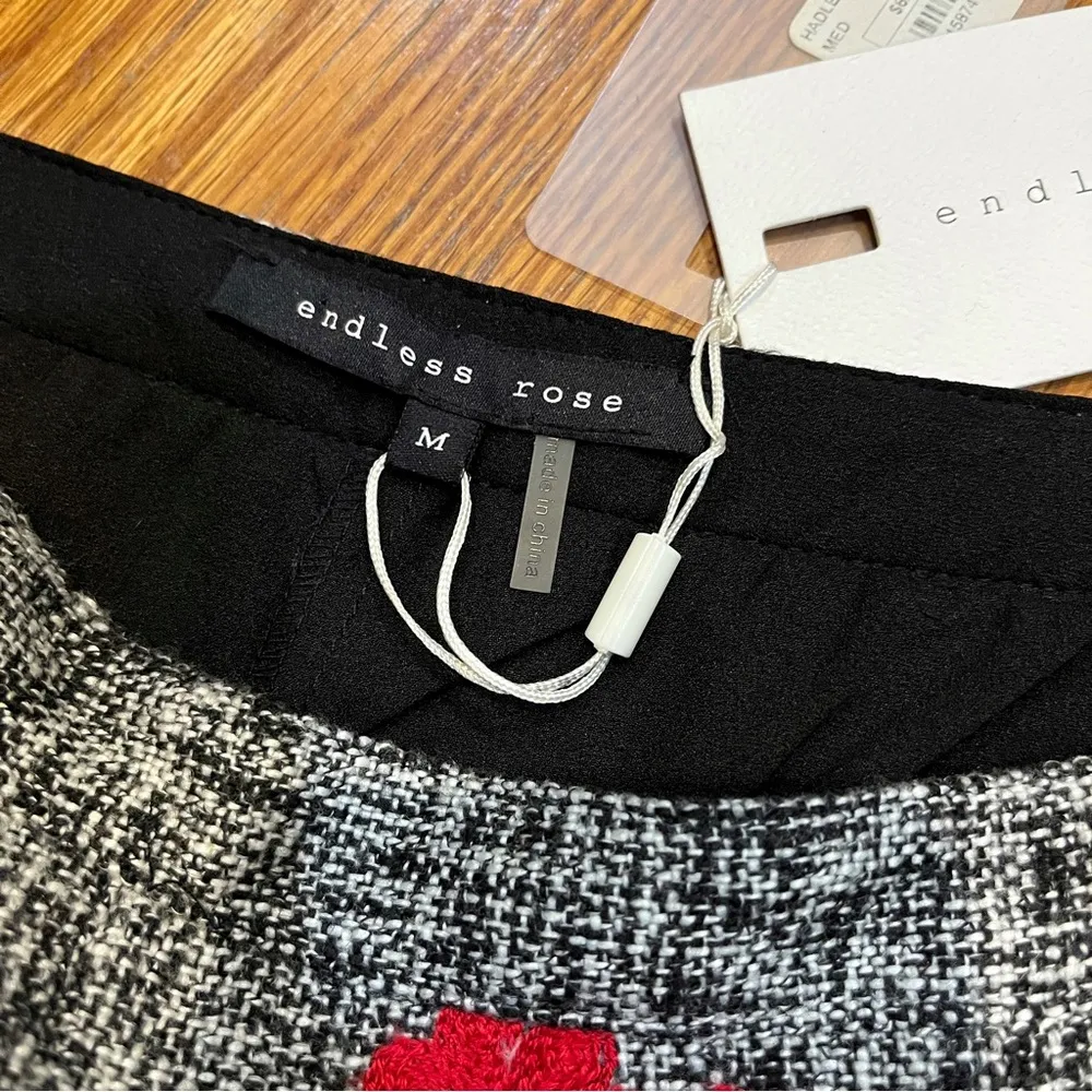 Endless Rose NWT Hadley Floral Embroidered High Rise Tweed Fringe Shorts Med - Image 7