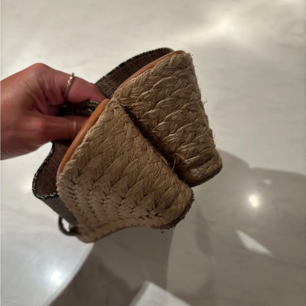 Women's Andre Aeeoue Brown and Black Wedge Heels Tan Size 7 - Image 4