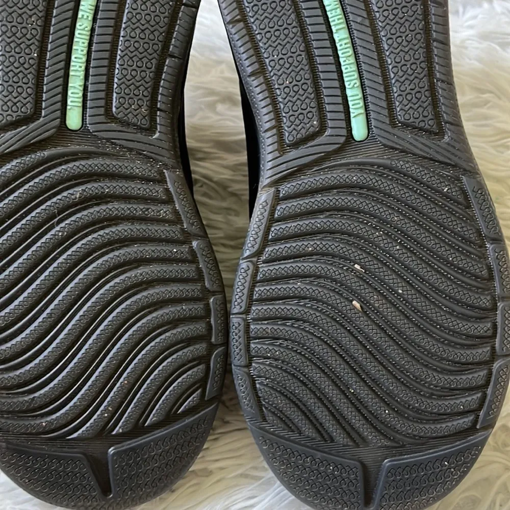 CLOVE WOMEN'S CLASSIC ALL BLACK OPTION SNEAKER SIZE 6.5 - Image 9