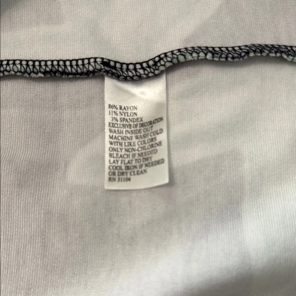 Crown & Ivy Elegant Navy, Green & White Starfish Patterned Dress. - Image 7