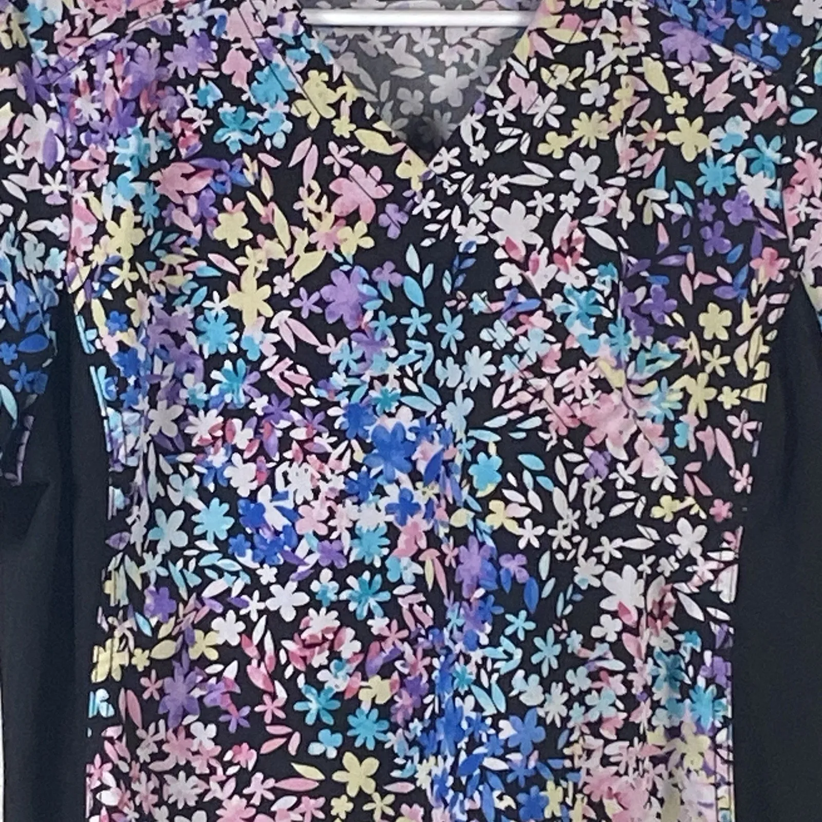 Cherokee Scrub Top Womens Size M iFlex Floral Purple Blue Side Panels Stretch - Image 2
