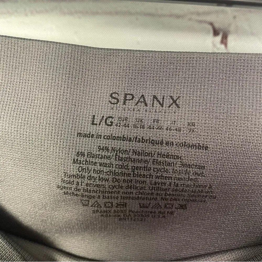 SPANX cropped Camouflage Leggings Form-Fitting Stretch Size Large shapewear - Image 5