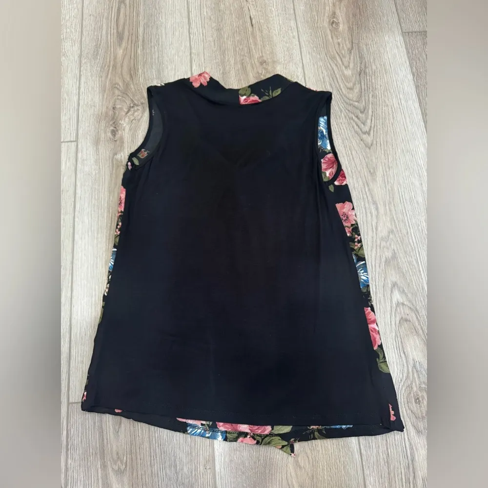 Women's Floral Sleeveless Top - Black and Pink 🌸
*NEW WITH TAGS 🏷️ - Image 5