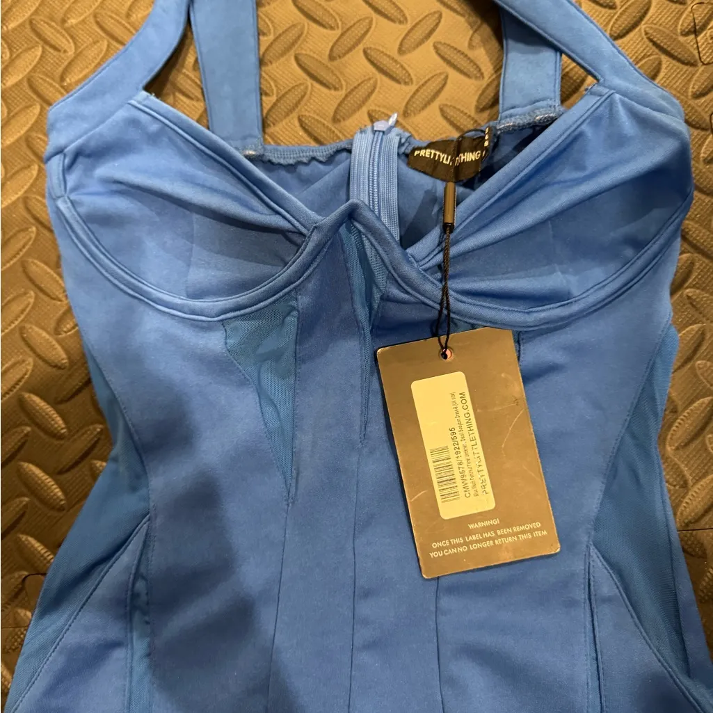 Pretty little thing size 4 NWT - Image 2