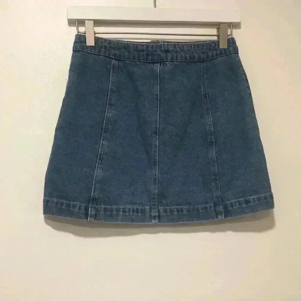 Last chance- FOREVER 21 -‎ BUTTON FRONT DENIM MINI SKIRT - Image 5