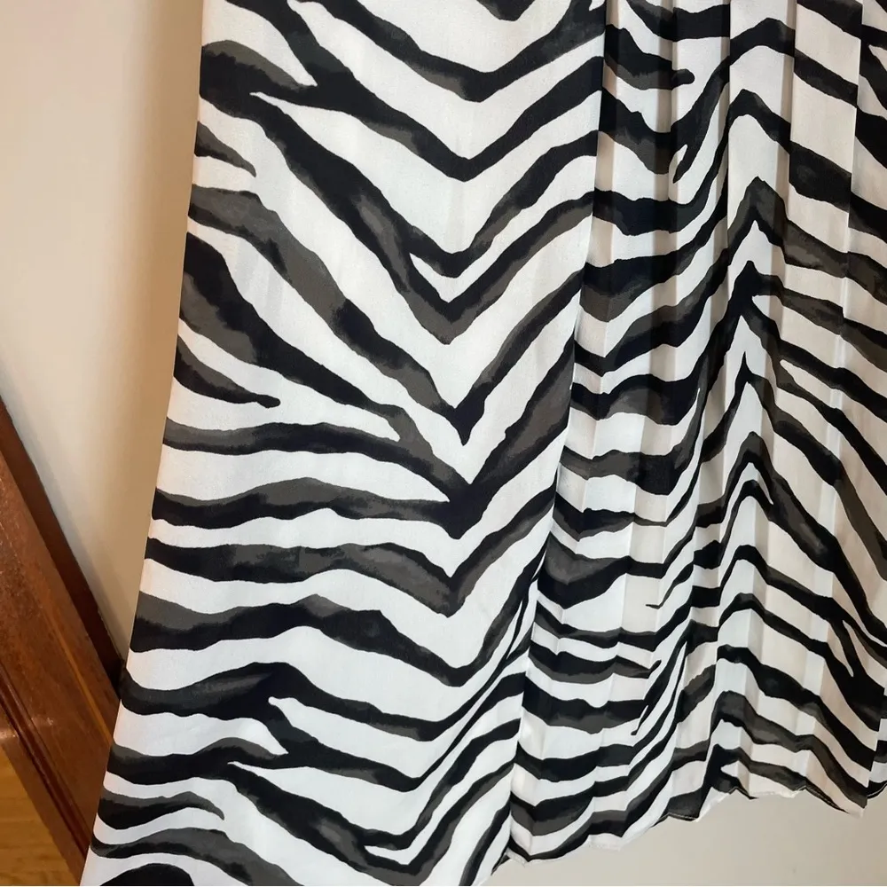 Banana Republic A-line Black and White Zebra Midi Skirt sz 4 Fully Lined - Image 3