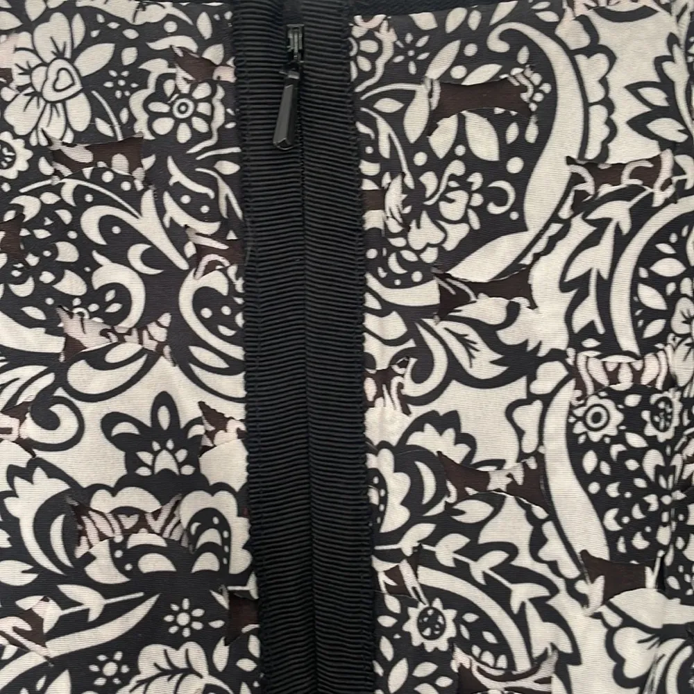 Beguile Pencil laser cut Skirt by Byron Lars  Size 2 NWT 🥰 ⭐️ - Image 5