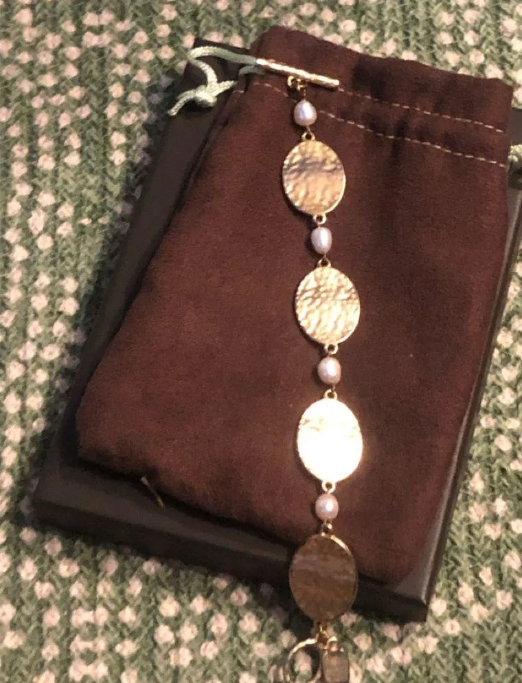 Gold coin, pearl hand chain bracelet - Image 2