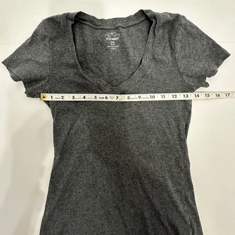 OLD NAVY Gray V-Neck Fitted Tee Shirt Soft Stretch Basic Short Sleeve Size Small - Image 7