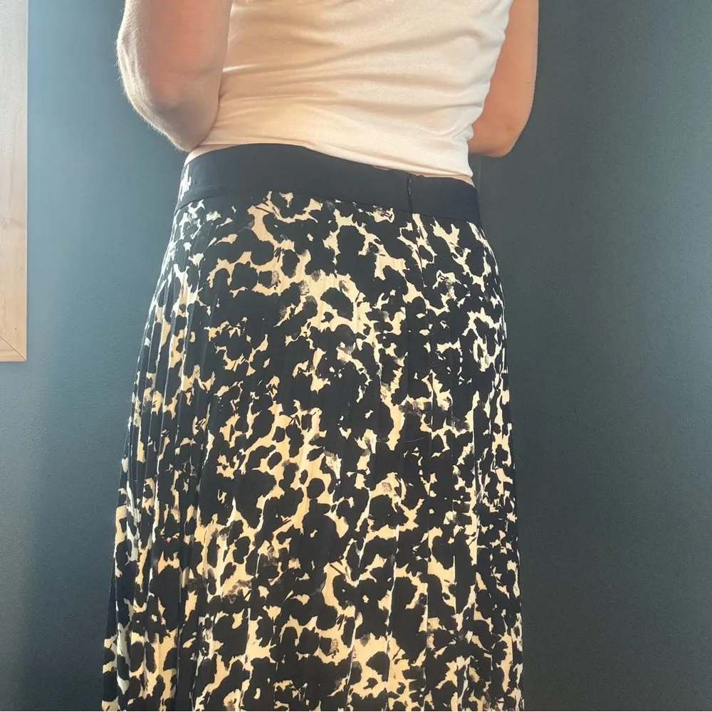 Sfizio Made in Italy Black & White Floor Length Print Maxi Skirt size 8/L - Image 2