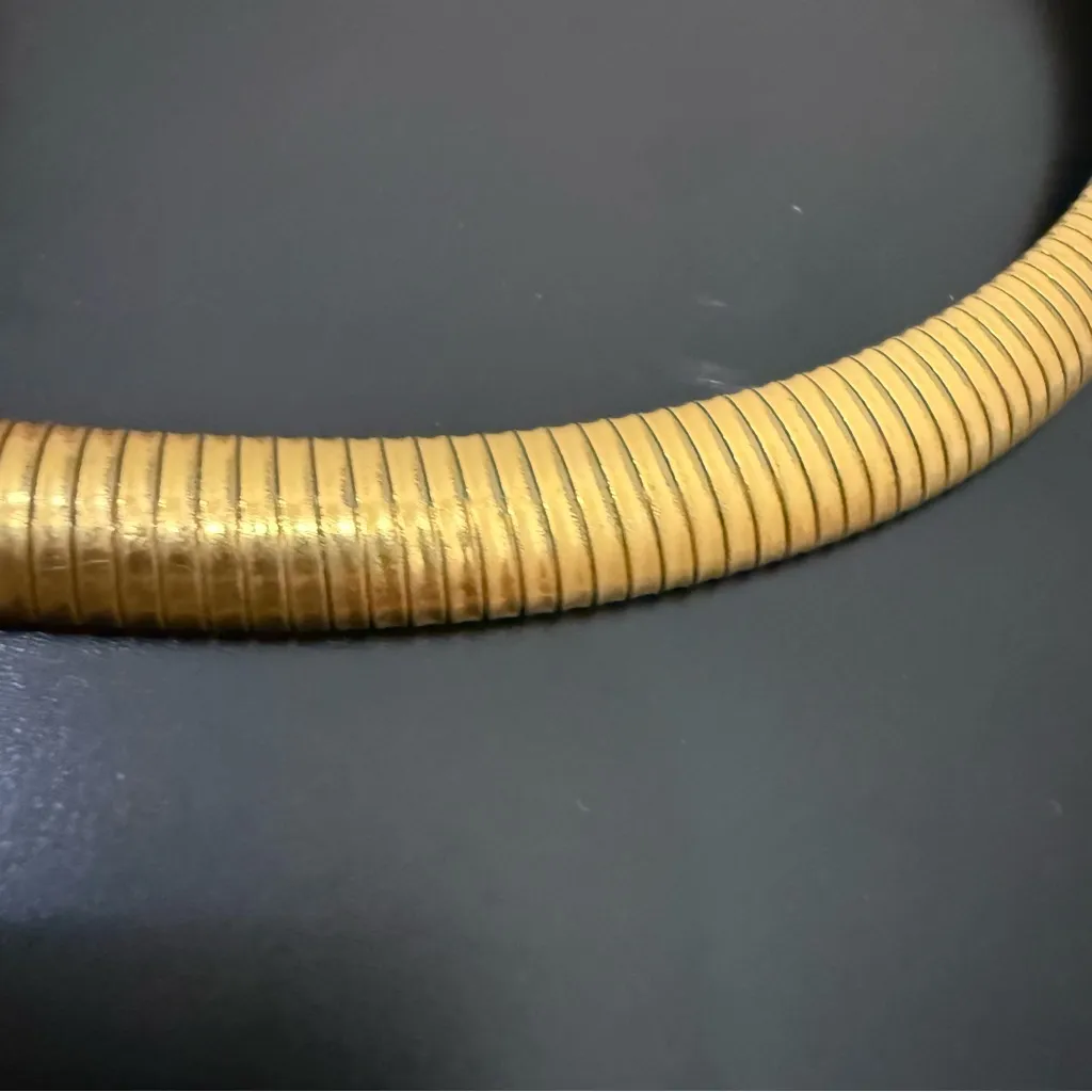 Vintage Unsigned GoldTone Omega Tubogas Style Link 16” Choker Statement Necklace Gold - Image 8