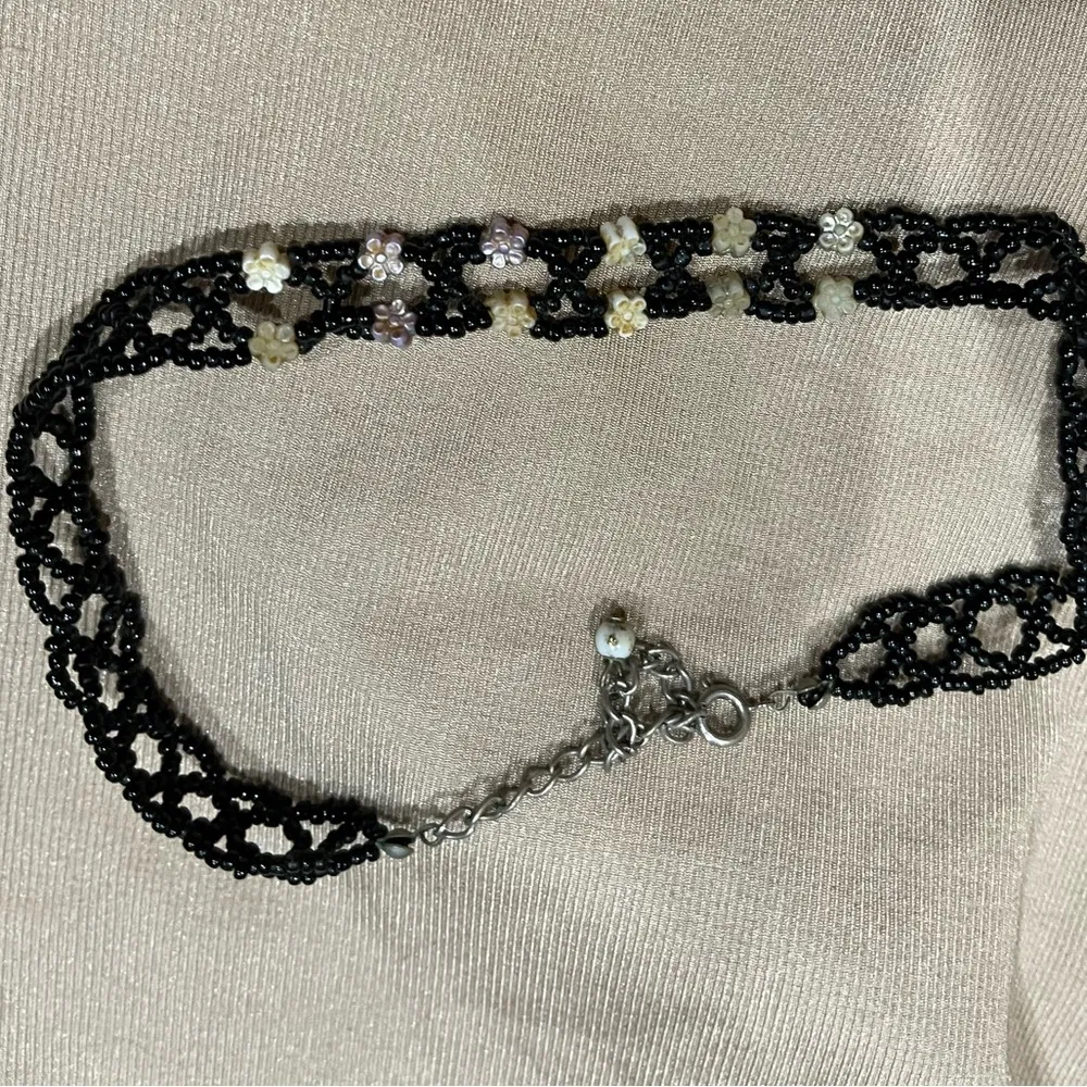 Black beaded floral choker vintage. - Image 3